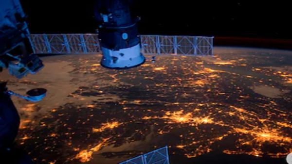 રાતના અંધારામાં આવી દેખાય છે પૃથ્વી, સ્પેસમાંથી લેવાયો વીડિયો, લોકોને દેખાઇ આ ખાસ વાત