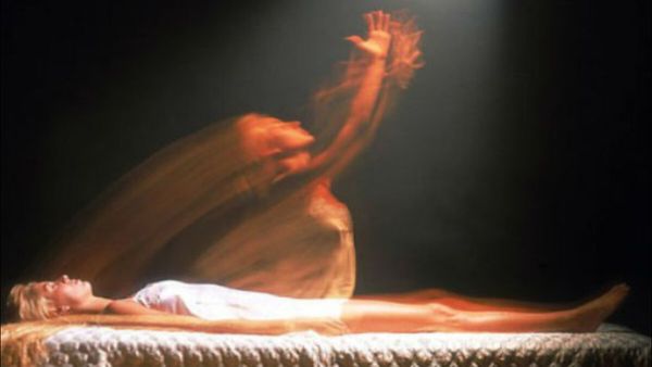 Garuda Puran: મૃત્યુના 1 કલાકની અંદર આત્મા સાથે થાય છે આ 7 વસ્તુઓ