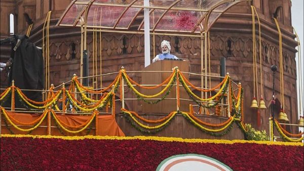 Independence Day 2023: સ્વતંત્રતા દિવસ પર સરકારે લાલ કિલ્લા પર 1800 'વિશેષ અતિથિ'ને આમંત્રણ, જાણો કોણ છે એ