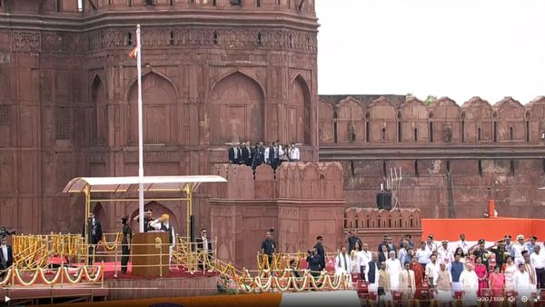 Independence Day 2023 Live: લાલ કિલ્લા પરથી PM મોદીનુ મોટુ એલાન - આવતા વર્ષે ફરીથી આવીશ
