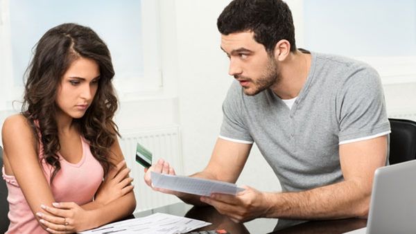 પ્રેમમાં પાગલ લોકોની અક્કલ ઠેકાણે લગાવીને કમાય છે લાખો રૂપિયા, જાણો ક્યાં મળે છે આ અનોખી સર્વિસ?