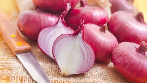 સાવધાન.. ડુંગળીને આ શાકભાજી સાથે રાખતા હોય તો આજે જ બંધ કરી દો, થઈ શકે છે આ મોટુ નુકસાન