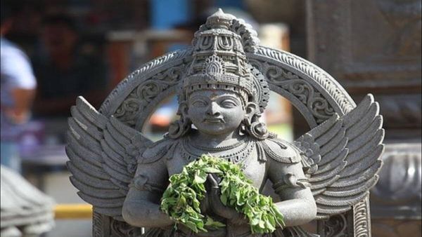 Garuda Puran: આવા લોકોના ઘરનુ ભોજન ક્યારેય ન કરવુ, બની જશો પાપના ભાગીદાર
