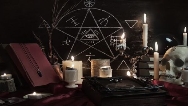 Black Mazic: પતિએ દગો આપતા પત્નીએ કાળુ જાદુ કરી બનાવી દીધો ગાય, વીડિયો થયો વાયરલ