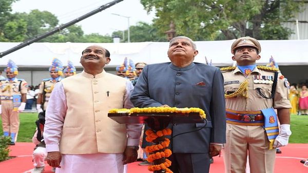 Parliament Special Session : નવા સંસદના ગજદ્વાર પર ઉપરાષ્ટ્રપતિએ ફરકાવ્યો રાષ્ટ્રધ્વજ, 18 સપ્ટેમ્બરથી શરૂ થશે