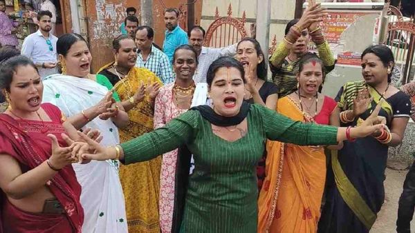 લગ્નના એક દિવસ બાદ જ વિધવા બની જતા કિન્નરો કોના નામનું સિંદુર પુરે છે? જાણો કિન્નરો વિશે ઘણી અજાણી વાતો