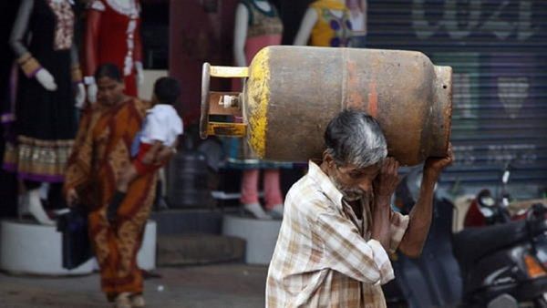 Commercial LPG Price : કોમર્શિયલ LPG સિલિન્ડરમાં 158 રૂપિયાનો ઘટાડો, જાણો નવા ભાવ