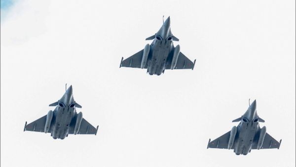 તેજસ નહીં રાફેલ ખરીદશે બાંગ્લાદેશ? ફ્રાંસના રાષ્ટ્રપતીનો ઢાકા પ્રવાસ, મેક્રોન કરશે ડીલ?