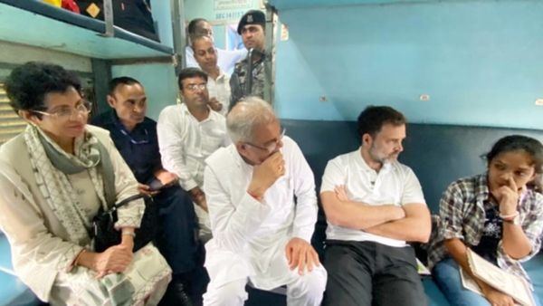 Video : જમીન સાથે જોડાયેલા નેતા રાહુલ ગાંધી, ઈન્ટરસિટી ટ્રેનમાં સામાન્ય લોકો સાથે મુસાફરી કરી