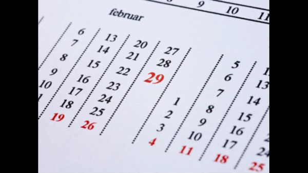 How to Avoid Pregnancy: કયા દિવસોમાં ફિઝિકલ રિલેશન બનાવવાથી પ્રેગ્નેન્સી ટાળી શકાય? કયો પીરિયડ હોય છે સૌથી સેફ