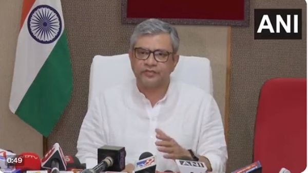 Apple iPhone Hacking Case: એપલ આઈફોન હેકિંગ કેસમાં સરકારે તપાસના આદેશ આપ્યા, અશ્વિની વૈષ્ણવે આપી જાણકારી