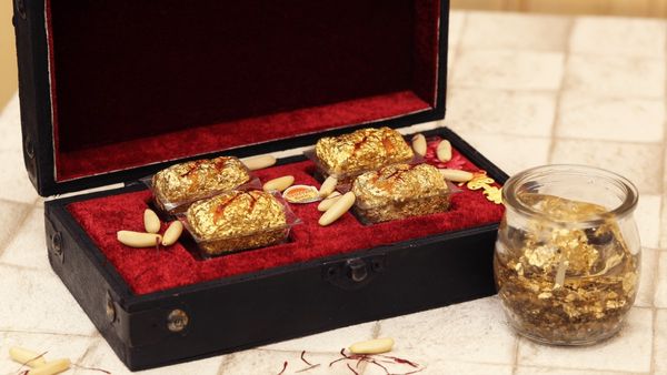 સોશિયલ મીડિયા પર છવાઈ 50 હજાર રૂપિયા કિલો વાળી મીઠાઈ, જાણો શું છે ખાસ?