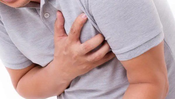 Heart Attack Reason: પુરુષો અને મહિલાઓમાં અલગ હોય છે હાર્ટ એટેકના લક્ષણો, જાણો અને બચો