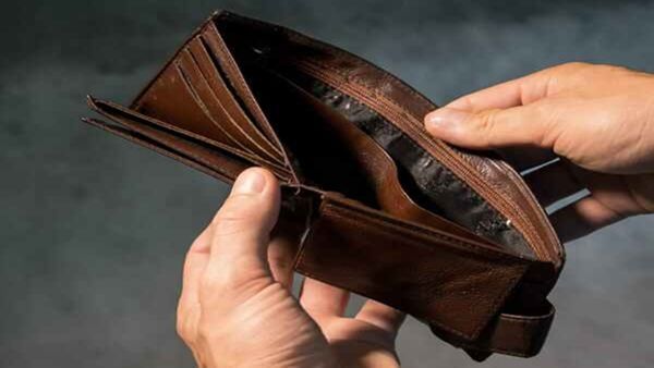 Vastu Tips for Wallet : પર્સમાં રાખો આ વસ્તુ, ખર્ચ ઘટશે, આવક વધશે