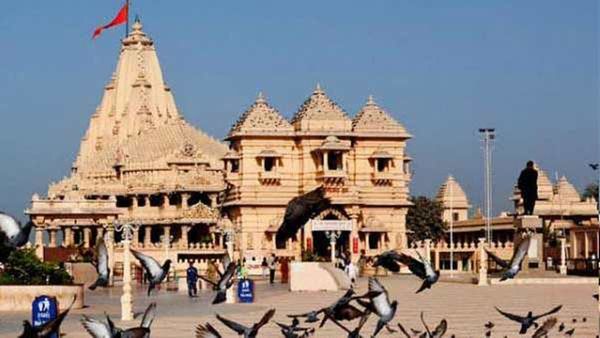 સોમનાથમાં મેગા ડિમોલેશન હાથ ધરાયું, મંદિર આસપાસ હટાવાયું દબાણ