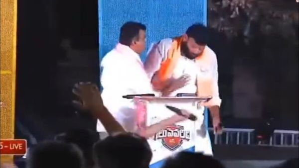 VIDEO: તેલંગાનામાં લાઈવ ટીવી ડિબેટમાં બબાલ, BRS ધારાસભ્ય અને ભાજપ નેતા વચ્ચે થઈ મારામારી