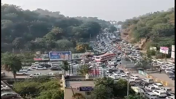 પ્રવાસીઓના ભારે ધસારાને કારણે આબુ-અંબાજી પટ પર ટ્રાફિક જામ