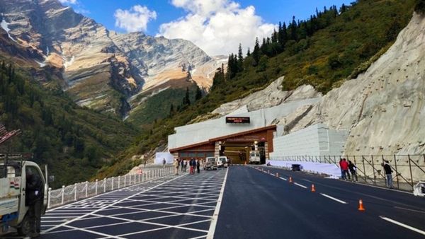 ક્યાં આવેલી છે દુનિયાની સૌથી લાંબી ટનલ? બનાવવામાં લાગ્યા હતા પુરા 10 વર્ષ