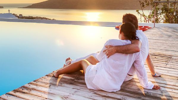 નોકરી છે કે હનીમૂન? દોઢ કરોડ પગાર અને પાર્ટનર સાથે રહેવા મળે છે પુરો આઈલેન્ડ