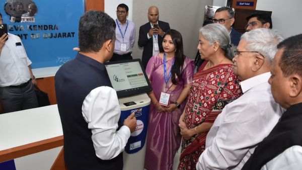 કેન્દ્રીય નાણામંત્રી નિર્મલા સીતારમને પાયલોટ પ્રોજેક્ટ તરીકે ૧૨ જીએસટી સેવા કેન્દ્રનું ઈ-લોકાર્પણ કર્યું
