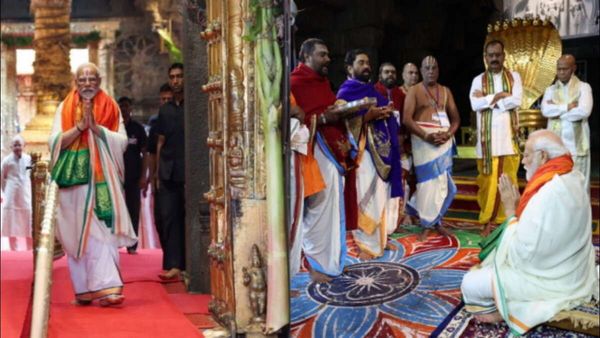 ભગવાન વેંકટેશ્વરની વિશેષ પૂજામાં સામેલ થયા પીએમ મોદી, કહ્યુ - 140 કરોડ ભારતીયો માટે કરી પ્રાર્થના