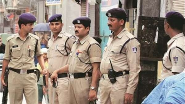 MP Election: દિમનીમાં મતદાન મથક પર હંગામો, બે પક્ષો વચ્ચે પત્થરમારો, ફાયરિંગ, બે ઘાયલ