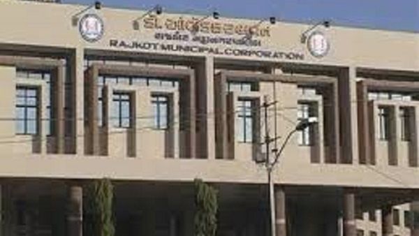 Rajkot: ગટરનો તુટી પડેલો કિલર સ્લેબ કોણે બનાવ્યો? RMC અંધારામાં