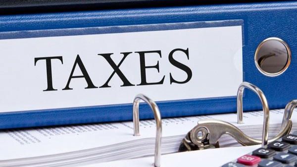 Surat: રાજ્યના ટેક્સ અધિકારીઓએ કર્યા ધરણા, પડતર પ્રશ્નો ઉકેલવાની માગ