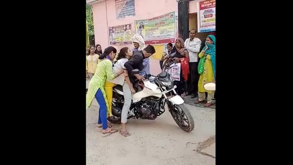 Video: બહેનની લાશને દુપટ્ટાથી બાંધી બાઈક પર લઈ ગયો ભાઈ, હ્રદય કંપાવી દેતો Video, સરકારની કડક કાર્યવાહી