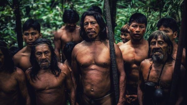 આ જનજાતિના લોકો આજે પણ કપડા નથી પહેરતા, ઝેરી તીરથી વાંદરાનો શિકાર કરીને ખાય છે