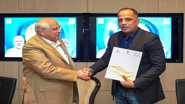 Ahmedabad: 4,000 થી વધુ ઉત્પાદન એકમો સાથે ફાર્મા વિશ્વમાં અગ્રેસર છે ગુજરાત