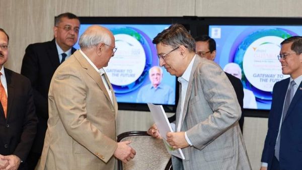 મુખ્યમંત્રી ભૂપેન્દ્ર પટેલ ડેલીગેશન સાથે સિંગાપોરના પ્રવાસે, ફાયનાન્સ એન્ડ બિઝનેસ એક્ઝિક્યુટિવ સાથે બેઠક કરી