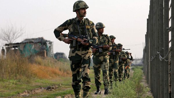 BSF અને ઈન્ડિયન આર્મી વચ્ચે શું ફરક છે? જાણો શું હોય છે બન્નેના કામ?