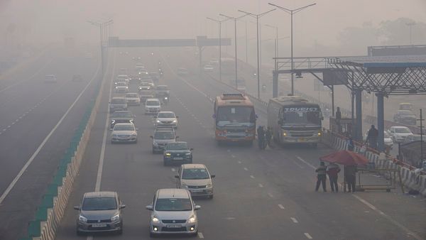 કોલકાતામાં તાપમાન વધ્યું, દિલ્હીમાં સિઝનનો સૌથી ગાઢ ધુમ્મસ, લદ્દાખમાં ભૂકંપ