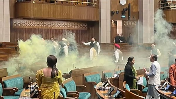 Lok Sabha Security Breach : સંસદ સુરક્ષા ભંગની તપાસ માટે SIT ની રચના કરાઈ, એક આરોપીની તલાસ
