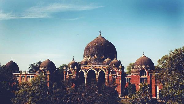 Vadodara: મહારાજા સયાજીરાવ યુનિવર્સિટીની હોસ્ટેલમાં ગેરકાયદેસર રહેતા 2 ધરપકડ