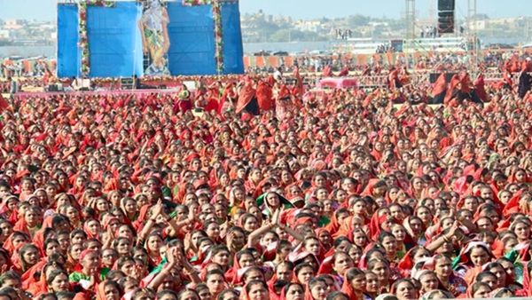 Video: 37,000 આહિરાણીઓએ દ્વારકામાં કર્યો મહારાસ