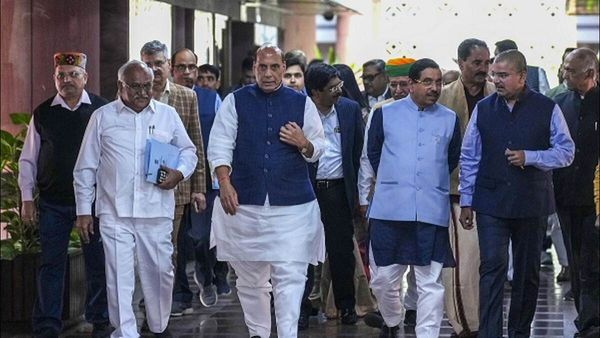 Parliament Winter Session: સંસદનુ શિયાળુ સત્ર આજથી થશે શરુ, 18 બિલ, મહુઆ મોઈત્રા રિપોર્ટ...