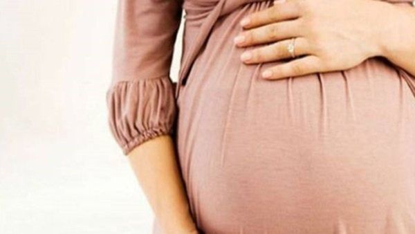 અજનબી લોકોના બાળકો પેદા કરવાનો વિચિત્ર શોખ ધરાવે છે આ મહિલા, પતિને પણ કોઈ વાંધો નથી