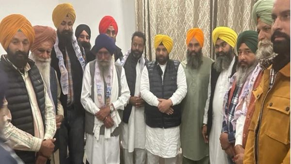 Punjab News: અમૃતસરના આ ગામમાંથી કોંગ્રેસમાં ગાબડું, AAPમાં જોડાયા ડઝનબંધ પરિવારો