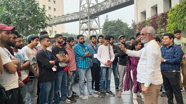 150 યુવા કાશ્મીરીઓ સુરતના ઉદ્યોગોની મુલાકાતે, ગરબાની તાલીમ લીધી