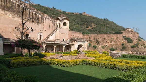 તારાગઢ કિલ્લો ભારતનો પહેલો પહાડી કિલ્લો છે, તેની ગુફામાં આજે પણ ક્યાંક ખોવાઈ જાય છે લોકો