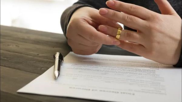 લગ્ન પછી હનીમૂન નહિ રામ મંદિર દર્શન કરાવવા લઈ ગયો પતિ, પત્નીએ મોકલી છૂટાછેડાની નોટિસ!