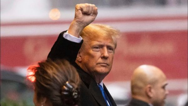 Donald Trump: કપડાં બદલતી વખતે લેખિકા સાથે કરી ગંદી હરકતો, ડોનાલ્ડ ટ્રમ્પ પર 7 અબજનો દંડ