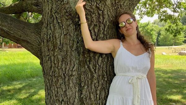 જાણો શું છે ઇકોસેક્સ્યુઅલ? જેમાં વ્યક્તિ ઝાડ સાથે પતિ-પત્ની જેવો પ્રેમ કરે છે