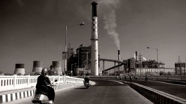 ટોરેન્ટ ગુજરાતમાં સૌર ઉર્જા, ગ્રીન હાઇડ્રોજન અને પાવર ક્ષેત્રે 47,350 કરોડનું રોકાણ કરશે