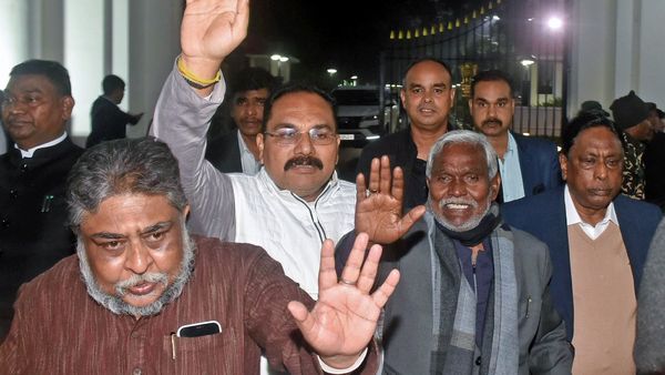 Jharkhand : ચંપાઈ સોરેનને રાજ્યપાલે સમય ન આપ્યો, તમામ ધારાસભ્યો હૈદરાબાદ રવાના