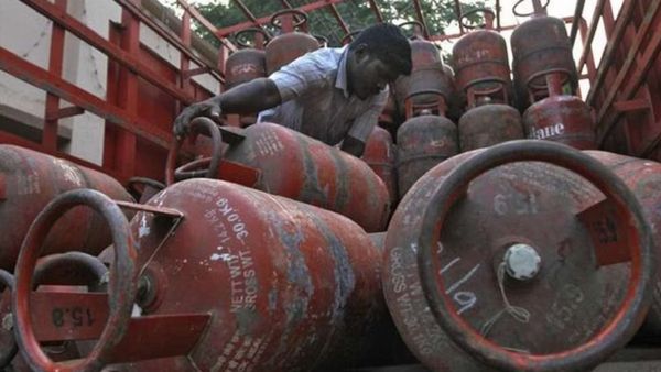 LPG Cylinder Price: બજેટના દિવસે જ મોંઘવારીનો માર, એલપીજી સિલિન્ડરના ભાવમાં થયો વધારો, જાણો નવા રેટ