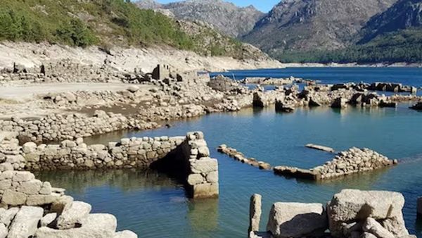 ચટ્ટાન નહીં પણ આ 2 હજાર વર્ષ જુનુ ગામ છે, એવુ તો શું થયુ કે લોકો રાતોરાત છોડીને ભાગી ગયા?