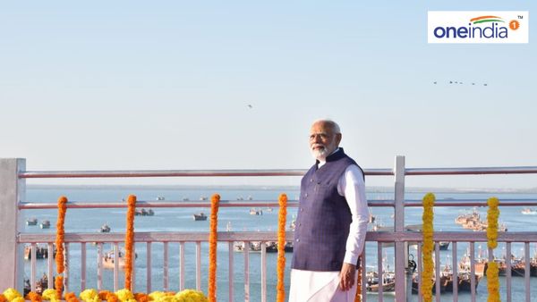 સુદર્શન સેતુના મુખ્ય આકર્ષણ વ્યુંઈંગ ગેલેરીથી સમુદ્ર દર્શન કરતા PM મોદી